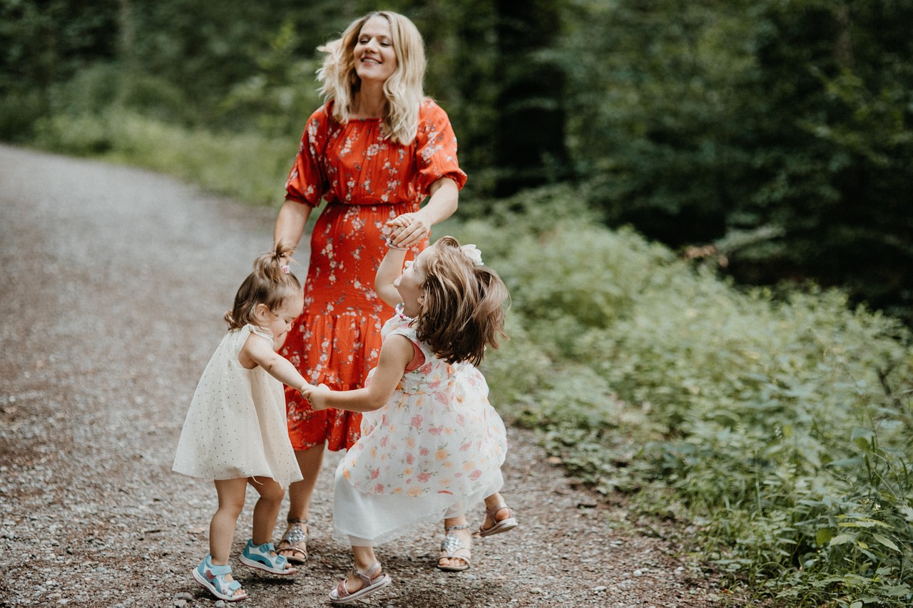 participez à nos ateliers familiaux pour partager des moments créatifs, ludiques et enrichissants en famille. activités adaptées à tous les âges pour renforcer la complicité et favoriser l'apprentissage ensemble.